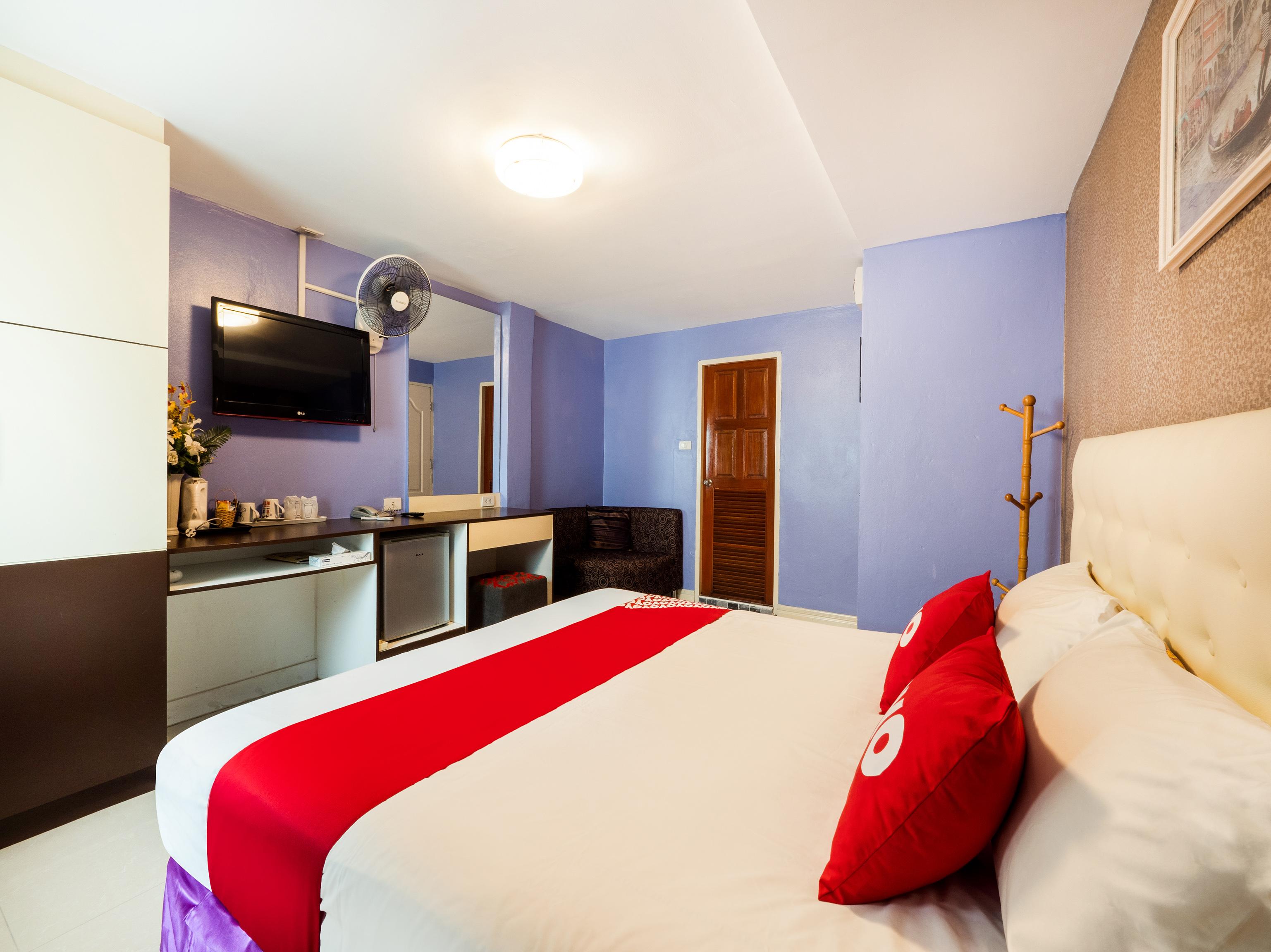 Oyo 75375 Lisa Guesthouse Jomtien Beach Buitenkant foto