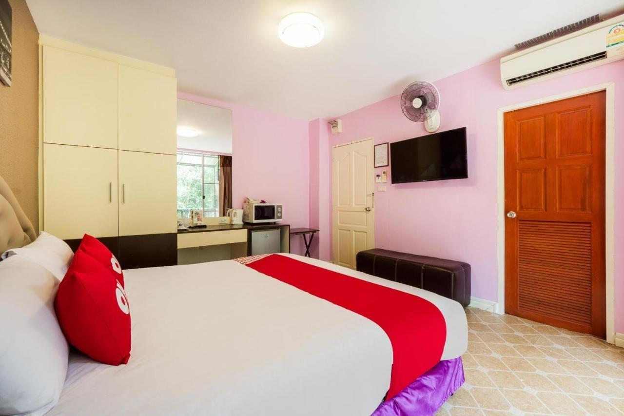 Oyo 75375 Lisa Guesthouse Jomtien Beach Buitenkant foto