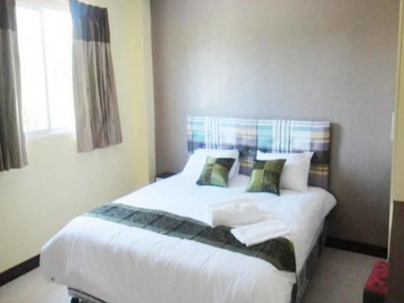 Oyo 75375 Lisa Guesthouse Jomtien Beach Buitenkant foto